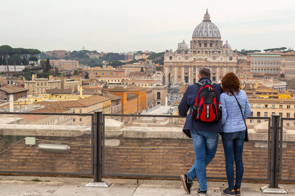 İnsanlar güzel Vatikan manzarasına hayran - Fotoğraf, Görsel