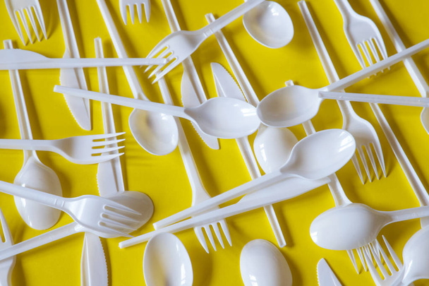 Plastic disposable cutlery, forbidden in European Union. - Fotoğraf, Görsel