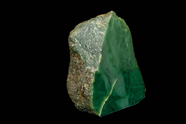 Macro pedra mineral de nefrite sobre fundo preto
 - Foto, Imagem