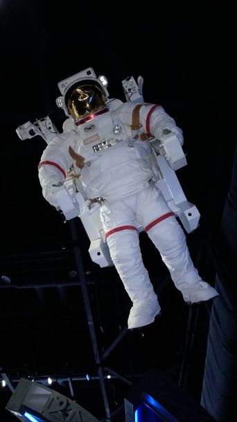 Kennedy Space Center, Florida, Usa - zm. 6 listopada 2018: Astronauta skafandrów wiszące w Kennedy Space Center, Orlando, Floryda.  - Zdjęcie, obraz