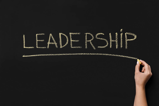 Word Leadership written with white chalk on blackboard - Φωτογραφία, εικόνα