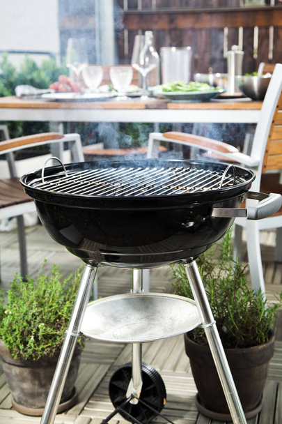 close-up of charcoal grill at barbecue place in backyard - Foto, afbeelding