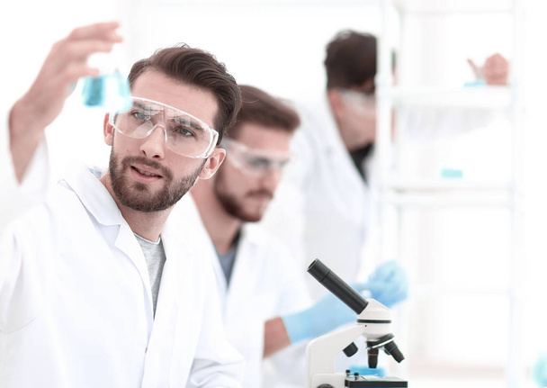 closeup.scientists in the laboratory - Foto, afbeelding