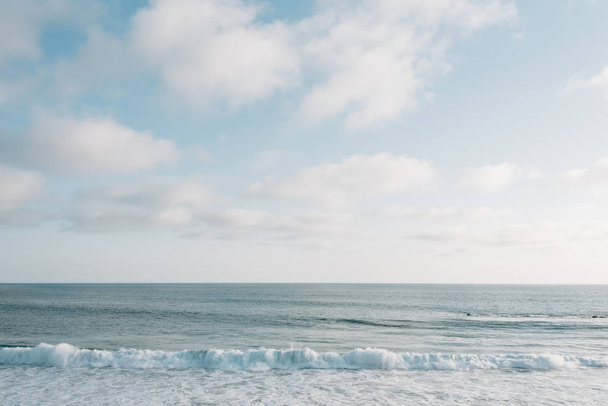 Waves in the Pacific Ocean, in Laguna Beach, Orange County, Cali - Foto, Imagen