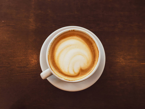 Cappuccino in un ristorante, durante una pausa caffè
 - Foto, immagini