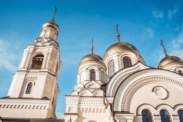 La Iglesia de la Iglesia Cristiana es un monumento a la tradición arquitectónica religiosa y espiritual rusa y a la Ortodoxia
. - Foto, imagen
