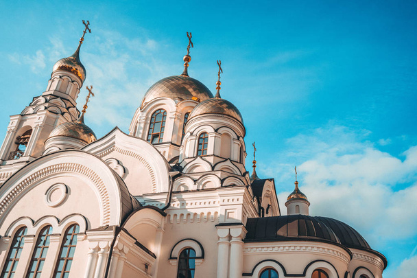 La Chiesa della Chiesa cristiana è un monumento della tradizione architettonica spirituale e religiosa russa e dell'ortodossia
. - Foto, immagini