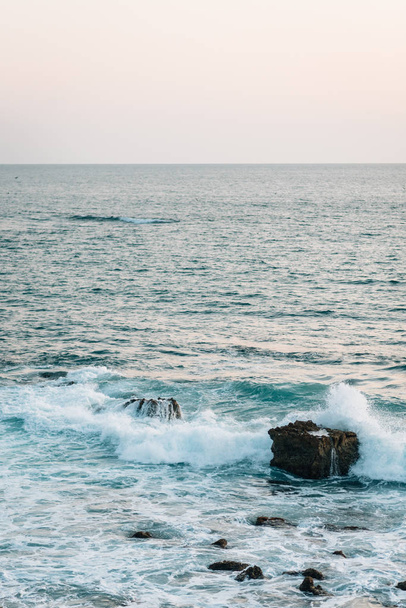 Waves and rocks in the Pacific Ocean, in Laguna Beach, Orange Co - Photo, Image