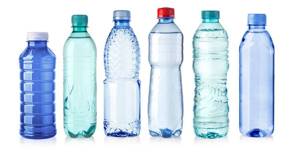 plastik şişe suyu izole  - Fotoğraf, Görsel
