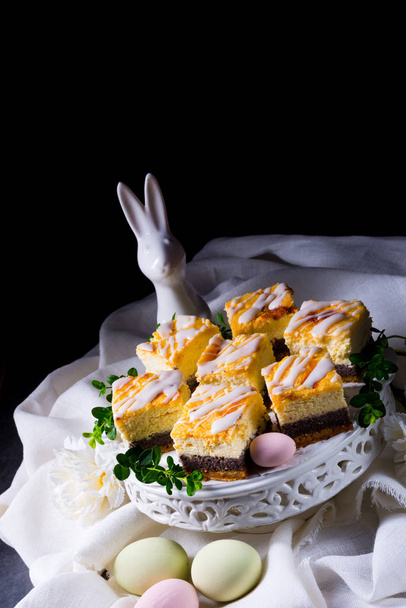 delicious easter poppy seed cake with white glaze - Фото, зображення