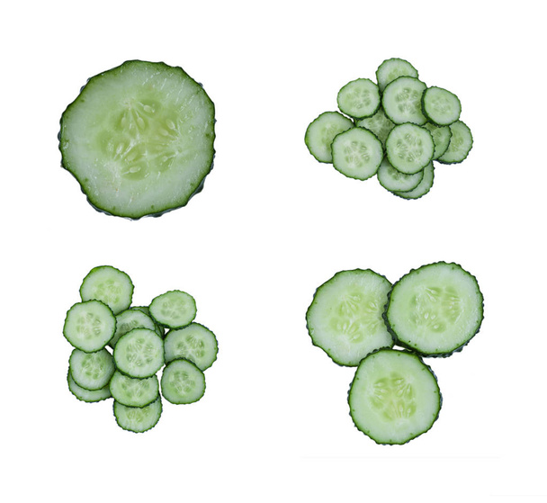 скибочки огірків для приготування їжі, ізольовані на білому тлі
 - Фото, зображення