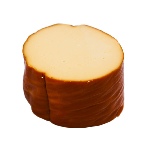 Spezielle geräucherte Käse isoliert auf dem weißen Hintergrund - Foto, Bild