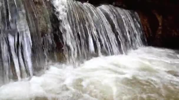 Wasserfall auf dem Fluss - Filmmaterial, Video