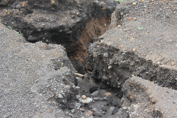 муловий і піщаний ґрунт влітку
 - Фото, зображення