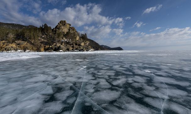 Endless ice vastness of winter Baikal lake - Zdjęcie, obraz