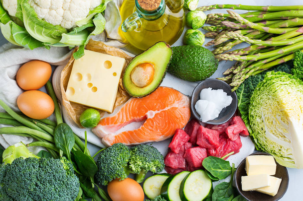 Terveellinen ketogeeninen vähähiilihydraattinen ruoka tasapainoiseen ruokavalioon
 - Valokuva, kuva