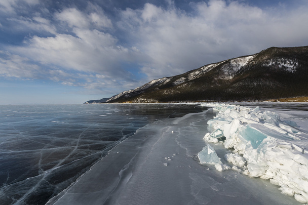 Endless ice vastness of winter Baikal lake - Φωτογραφία, εικόνα