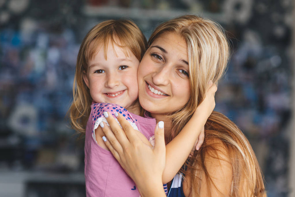 smiling mother and daughter embracing each other - Foto, Bild