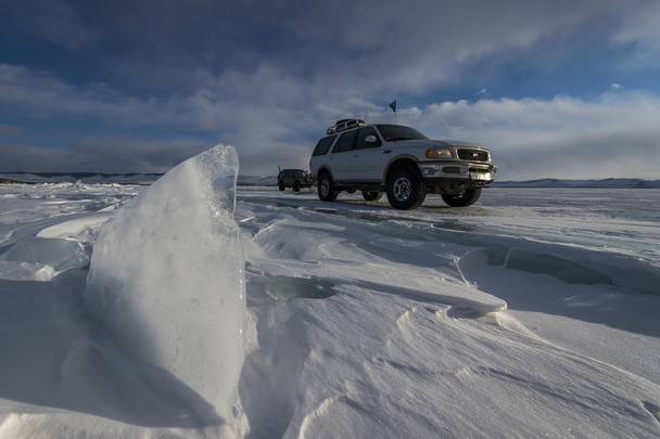 SUV truck on winter Baikal lake - Fotografie, Obrázek