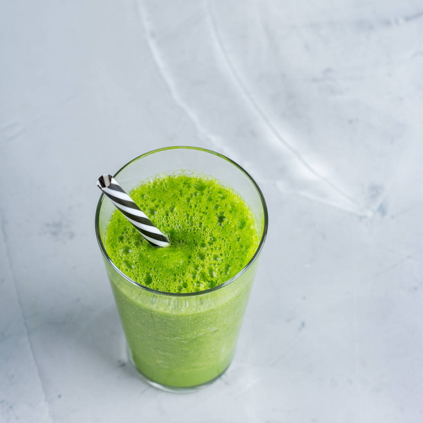 Green smoothie with vegetables for healthy, raw, vegan diet - Zdjęcie, obraz