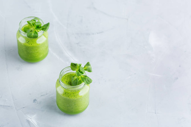Zöld smoothie zöldségek egészséges, nyers, vegán étrend - Fotó, kép