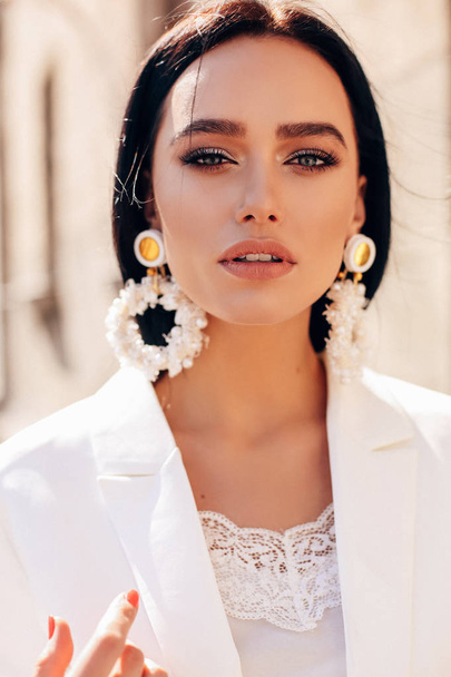 beautiful woman with dark hair in elegant white suit and accesso - Φωτογραφία, εικόνα