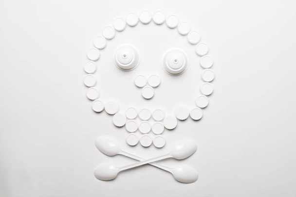Skull made with plastic stoppers. - Φωτογραφία, εικόνα