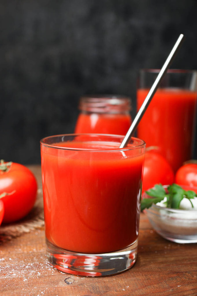 Suco de tomate fresco
 - Foto, Imagem