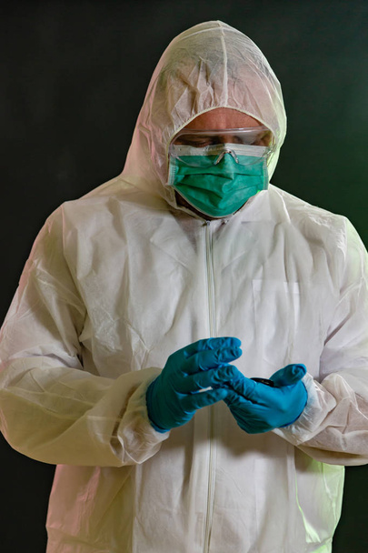 Man in chemical suit measures toxicity levels - Foto, Imagem