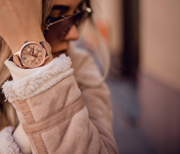 Stylish golden watch on woman hand - Фото, зображення