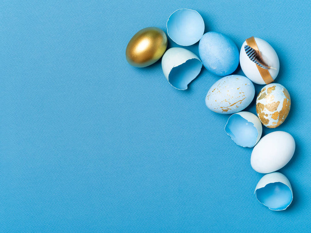 Hand dyed Easter eggs and eggshells. - Фото, зображення