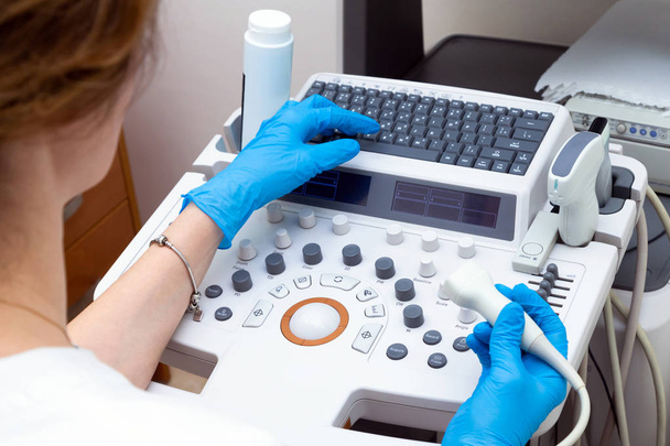 Machine à ultrasons docteur
 - Photo, image