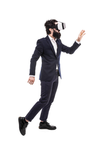 Uomo d'affari in occhiali realtà virtuale
 - Foto, immagini