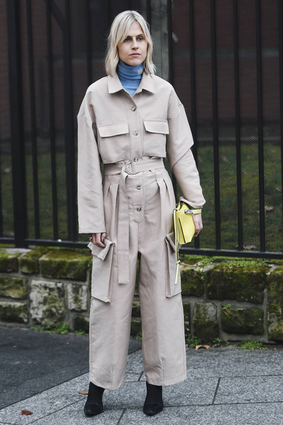 Paris, France - March 01, 2019: Street style outfit -  Linda Tol before a fashion show during Paris Fashion Week - PFWFW19 - 写真・画像