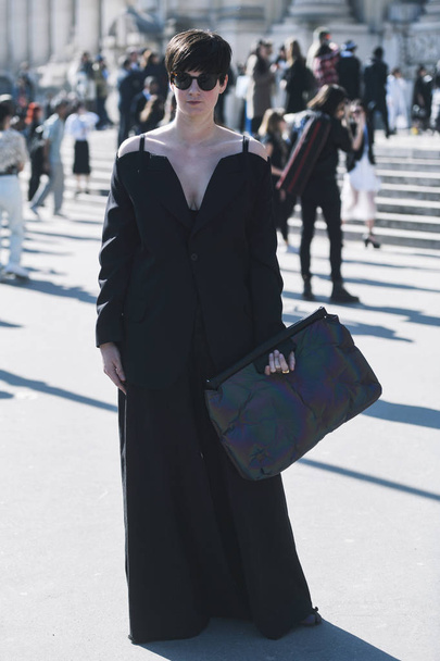 Paris, France - February 27, 2019: Street style outfit -  Fashionable person after a fashion show during Paris Fashion Week - PFWFW19 - 写真・画像