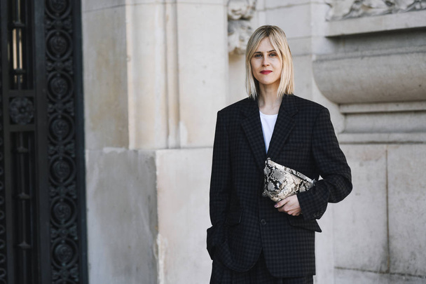 Paris, France -February 27, 2019: Street style outfit -  Linda Tol before a fashion show during Paris Fashion Week - PFWFW19 - Foto, afbeelding
