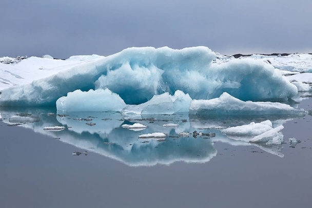 Glacial lake in Iceland - Foto, imagen