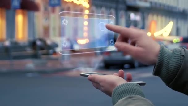 Las manos femeninas interactúan el holograma HUD con el texto Comercio electrónico
 - Metraje, vídeo