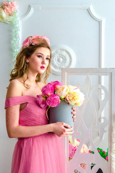 teen girl in pink evening dress  - Fotografie, Obrázek