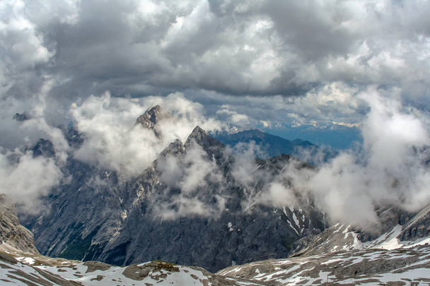 spektakularny widok ze szczytu Zugspitze Niemcy - Zdjęcie, obraz