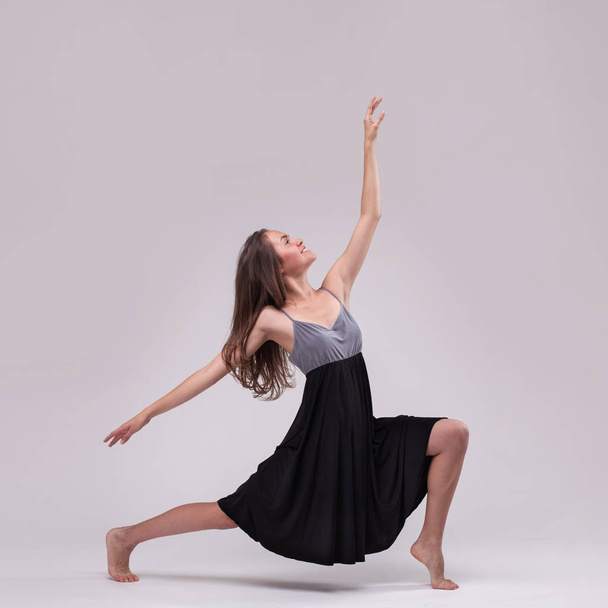 young beautiful dancer in dansing dress posing - Foto, Imagem
