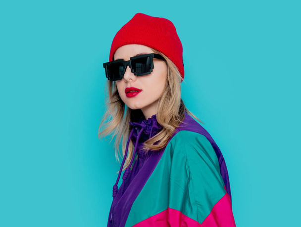 woman in red hat, sunglasses and suit of 90s - Foto, Imagem