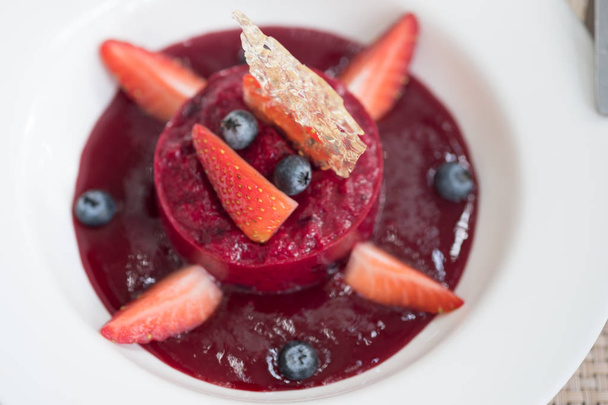 Red velvet cake strawberry lava. luxurious dessert menu - Foto, Imagen