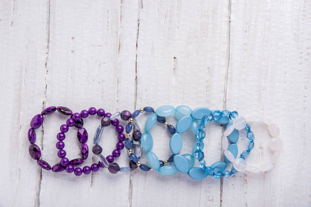 Несколько красивых браслетов из бусин и камней голубой, розовый и
 - Фото, изображение