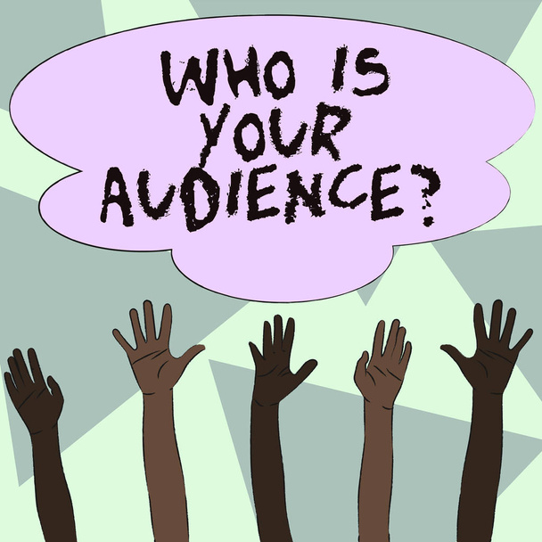 Znak tekstowy pokazuje kto jest Twoja publiczność pytanie. Koncepcyjne zdjęcie, który jest oglądania lub słuchania to wielorasowe różnorodność ręce podnoszenie w górę sięgnąć Colorful Chmura duży. - Zdjęcie, obraz