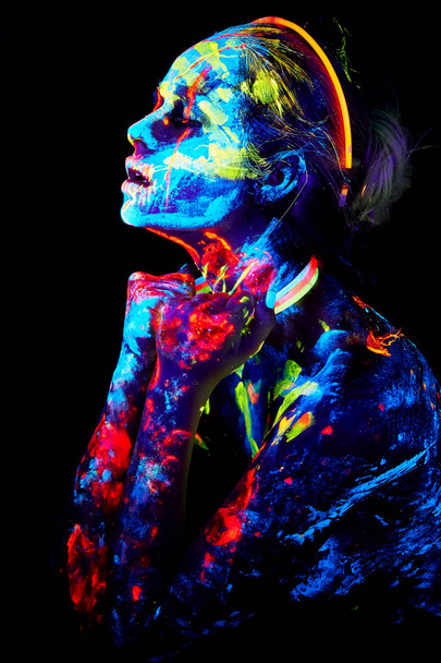 UV tělo umělecké dílo hellokoru ženského bojovníka - Fotografie, Obrázek