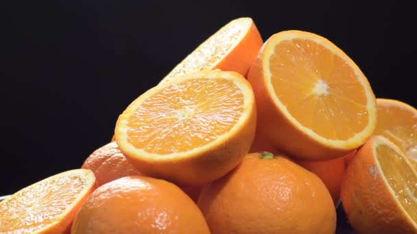 Naranjas fruta cortada por la mitad girando
 - Metraje, vídeo