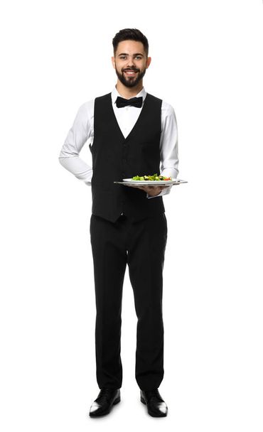 Tarjoilija tuoretta salaattia valkoisella taustalla
 - Valokuva, kuva