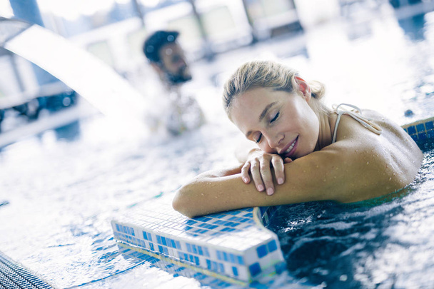Portrait of beautiful woman relaxing in spa swimming pool - Fotoğraf, Görsel