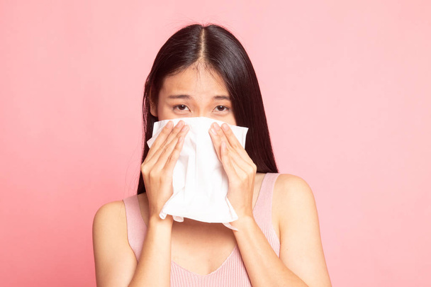 Young Asian woman got sick and flu. - 写真・画像